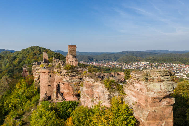 Burgruine Altdahn am Dahner Rundwanderweg (Foto: Pfalz.Touristik e.V./Dominik Ketz)