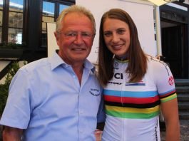 Olympiasiegerin Miriam Welte freut sich mit ihrem Trainer Frank Ziegler über die Bronzemedaille beim Teamsprint bei der WM in Polen. (Foto: Michael Sonnick)