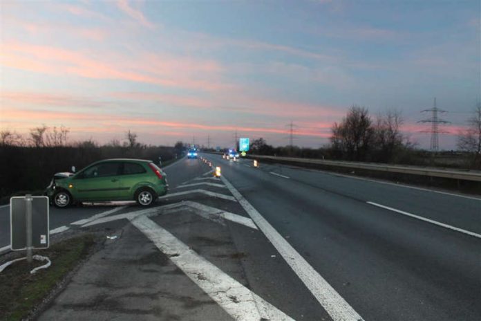 Der beschädigte PKW (Foto: Polizei RLP)