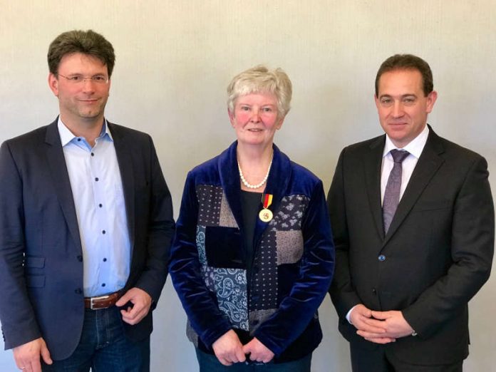 v.l.: Bürgermeister Christoph Glogger, Gerda Kohlmüller, Präsident Hannes Kopf (Foto: SGD Süd)