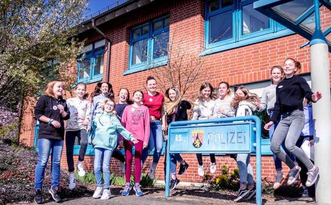 Mädchen am Girls Day besuchen die Polizei