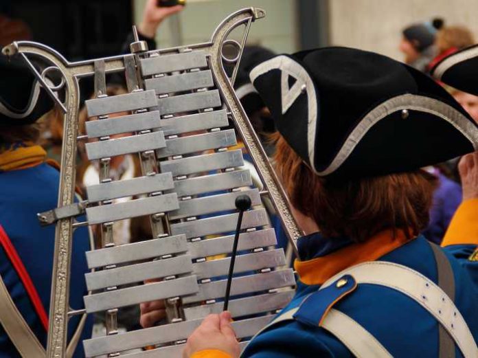 Symbolbild © meineresterampe on Pixabay Symbolbild, Glockenspiel, Tanz, Musik, Fasnacht, Fasching, Karneval © meineresterampe on Pixabay
