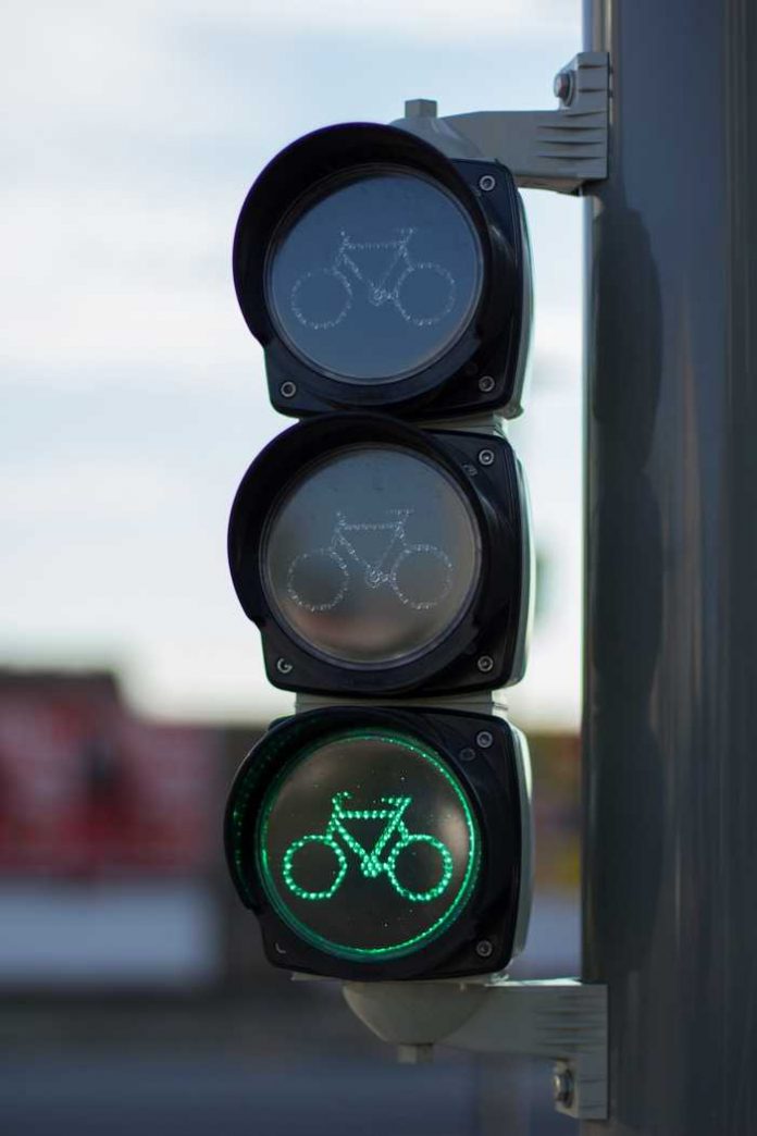 Symbolbild, Polizei, Fahrrad, Unfall, Ampel © pixabay