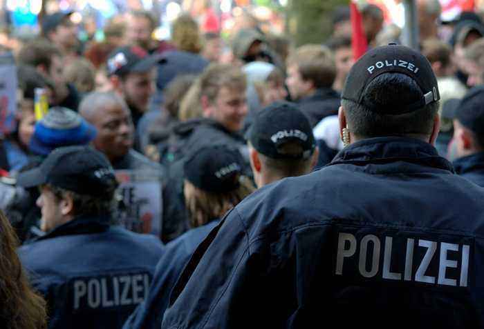 Symbolbild, Polizei, Veranstaltung, Demonstration © fsHH on Pixabay