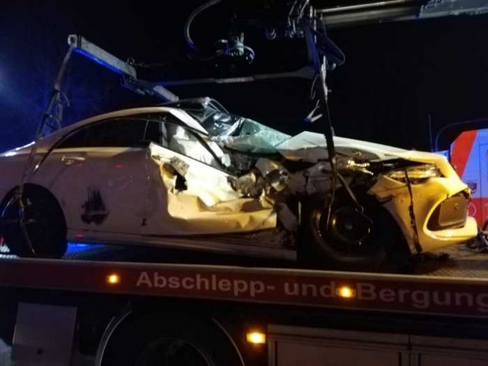 Artikel: Unfall von Löschfahrzeug und Pkw © Feuerwehr Frankfurt am Main