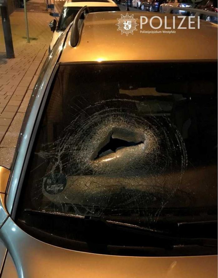pol-ppwp-frau-geschlagen-und-auto-demoliert