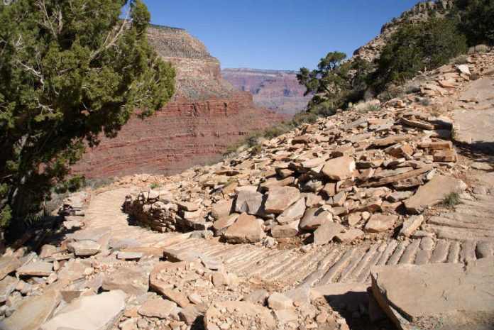 Blockmeer aus hellen Sandsteinen im Grand Canyon National Park (Foto: GEOSKOP-2009)