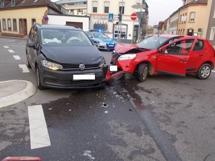 Zusammenstoß zweier PKW (Foto: Polizei RLP)