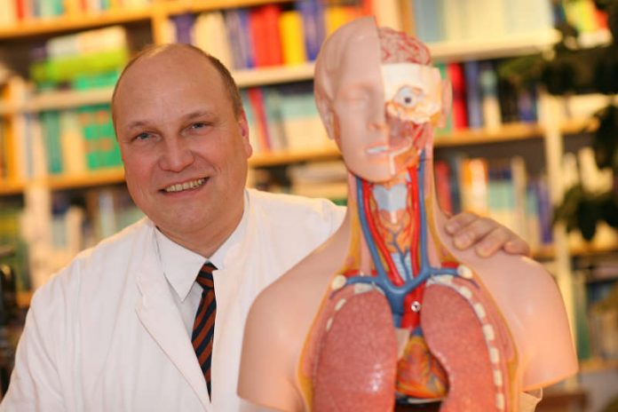 Chefarzt Prof. Dr. Stefan Grüne (Foto: Marienhaus Klinikum Hetzelstift Neustadt/Weinstraße)