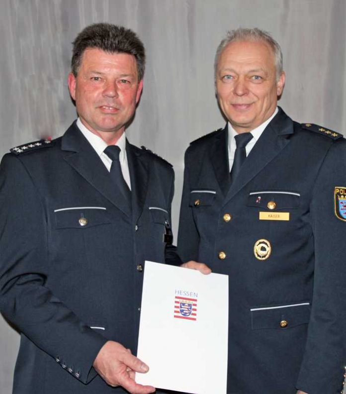 Dienststellenleiter Erster Polizeihauptkommissar Hartmut Ide geht in den Ruhestand Dienststellenleiter Erster Polizeihauptkommissar Hartmut Ide geht in den Ruhestand