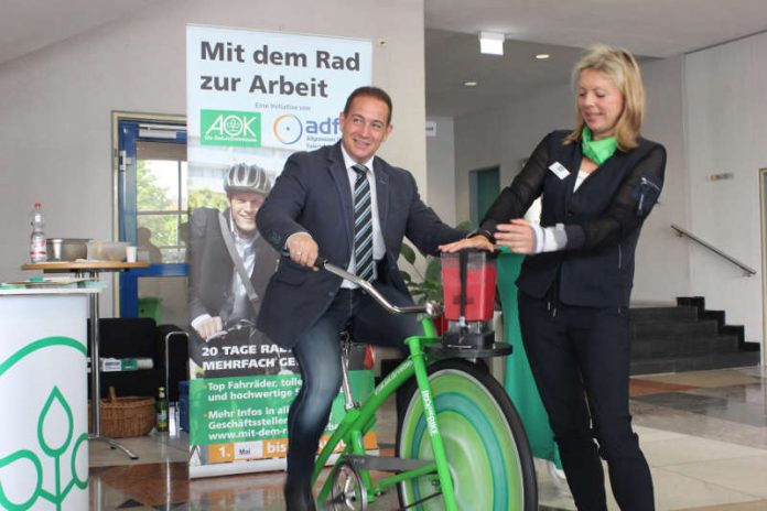 SGD Süd Präsident Hannes Kopf auf dem Smoothie-Bike (Foto: SGD Süd)