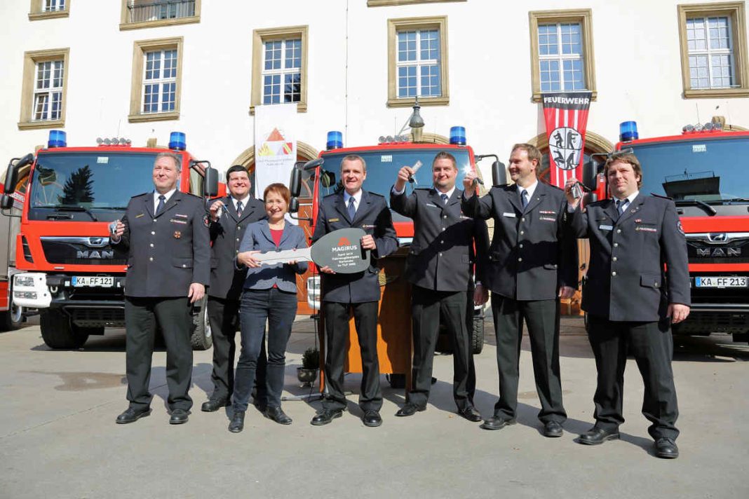 Karlsruhe Feuerwehr Löschfahrzeuge (Foto: Klaus Eppele)