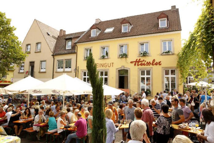 Marktfrühstuck am Obermarkt (Foto: Melanie Hubach Photographie/Stadtverwaltung Bad Dürkheim)