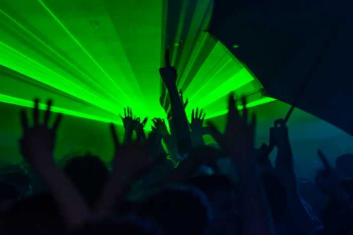 Symbolbild Symbolbild, Party, Techno (pxhere)