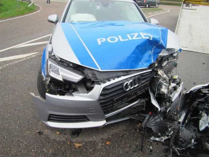 Vier Verletzte bei Unfall mit Streifenwagen