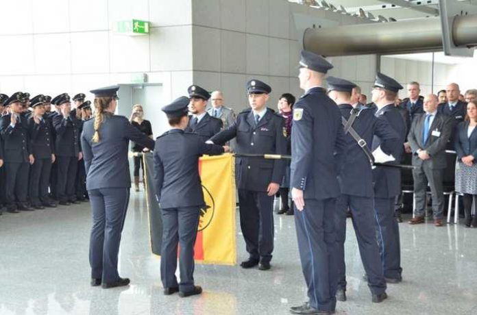 162 Bundespolizisten feierlich am flughafen vereidigt 162 Bundespolizisten feierlich am flughafen vereidigt