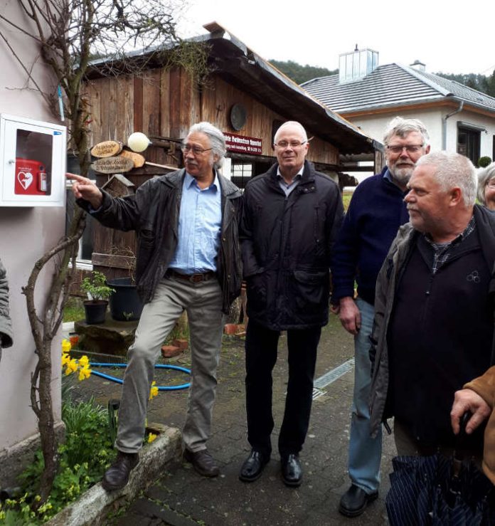 v.l.: Vorsitzender Bernd Elsner, Verbandsbürgermeister Manfred Kirr, Gerhard Vorstoffel, VdK-Kassierer Hans Gustav Klare. (Foto: Ute Kullmer)