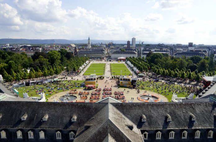 Blick übers Karlsruher Schloss (Foto: Jürgen Schurr)