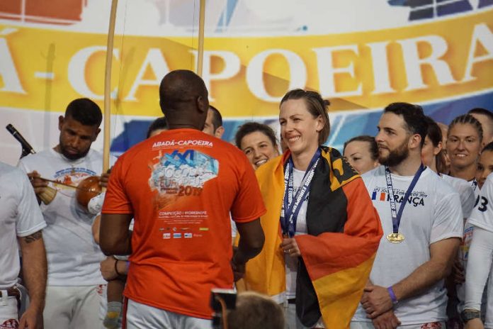 Lila Sax dos Santos Gomes (Instrutora Lilás) gewinnt Bronze bei der Capoeira-Europameisterschaft (Foto: Finn Manser)