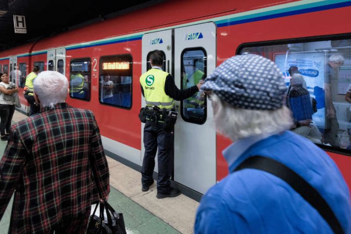 Einstiegslotse (Foto: Deutsche Bahn AG / Andreas Varnhorn)