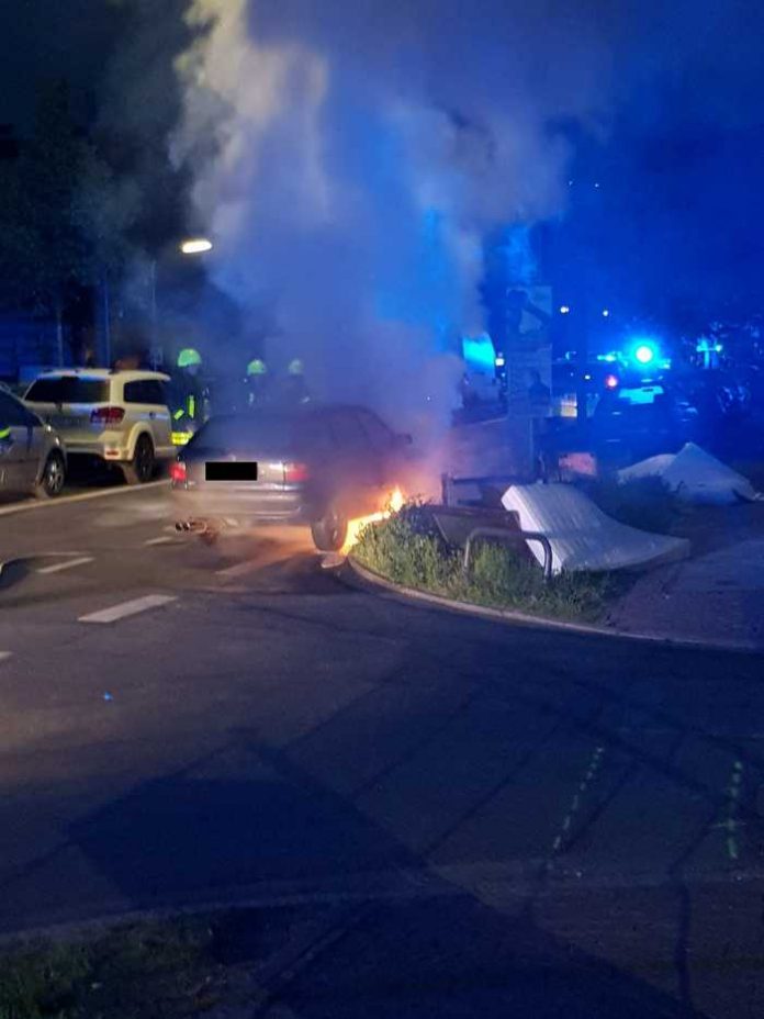 Frankfurt-Sachsenhausen: 28-Jähriger flüchtet mit seinem Auto vor der Polizei Frankfurt-Sachsenhausen: 28-Jähriger flüchtet mit seinem Auto vor der Polizei