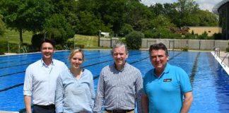 Eröffnungsfoto im Freibad (Foto: Mainzer Stadtwerke AG)