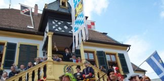 Geißbockversteigerung in Deidesheim (Foto: Tourist Service GmbH Deideseheim/Kurt E. Groß)