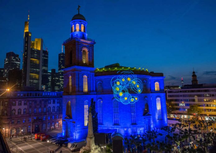 Illumination Paulskirche, Pulse of Europe (Foto: Stadt Frankfurt/Bernd Kammerer)