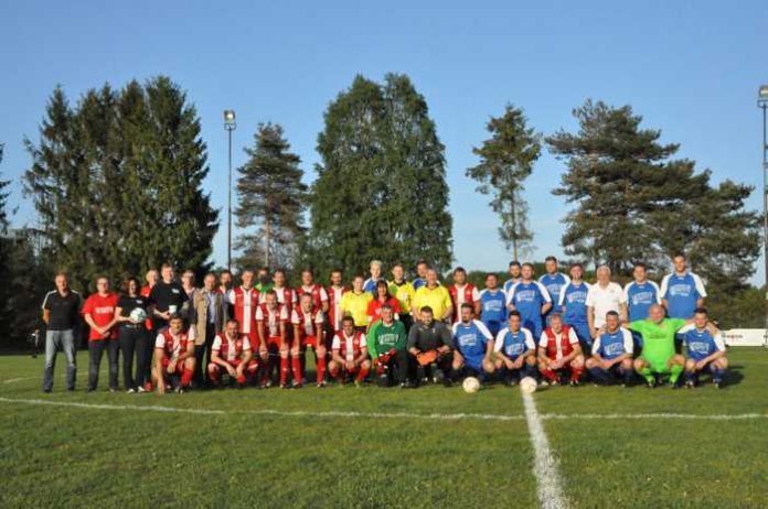 Benefizfußballspiel fuer die Grundschule Erzhütten Kaiserslautern, Benefizfußballspiel fuer die Grundschule Erzhütten © Polizei