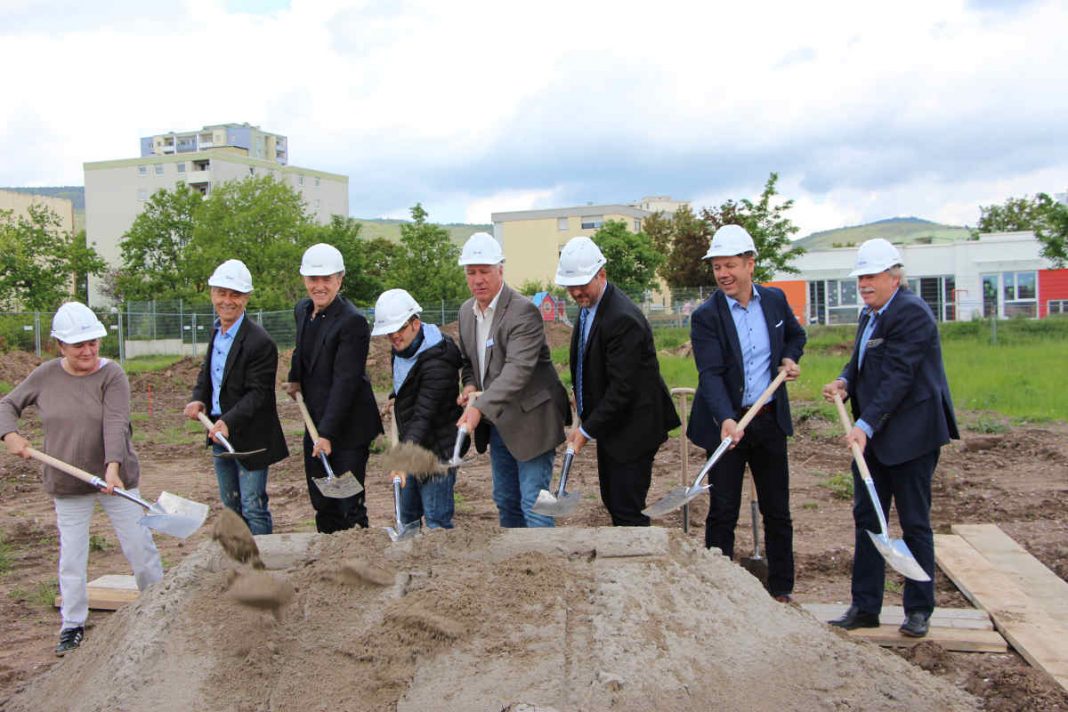 Spatenstich für das neue Wohnhaus (Foto: Lebenshilfe Neustadt an der Weinstraße)