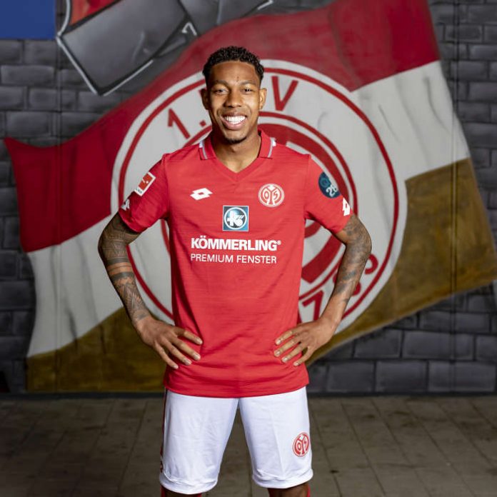 05-Profi Jean-Paul Boëtius im neuen Heimtrikot (Foto: rscp/Mainz 05)