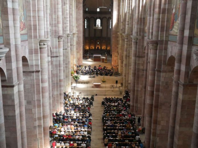 Baden schaut über den Rhein 2019 (Foto: Domkapitel Speyer) Baden schaut über den Rhein 2019 (Foto: Domkapitel Speyer)