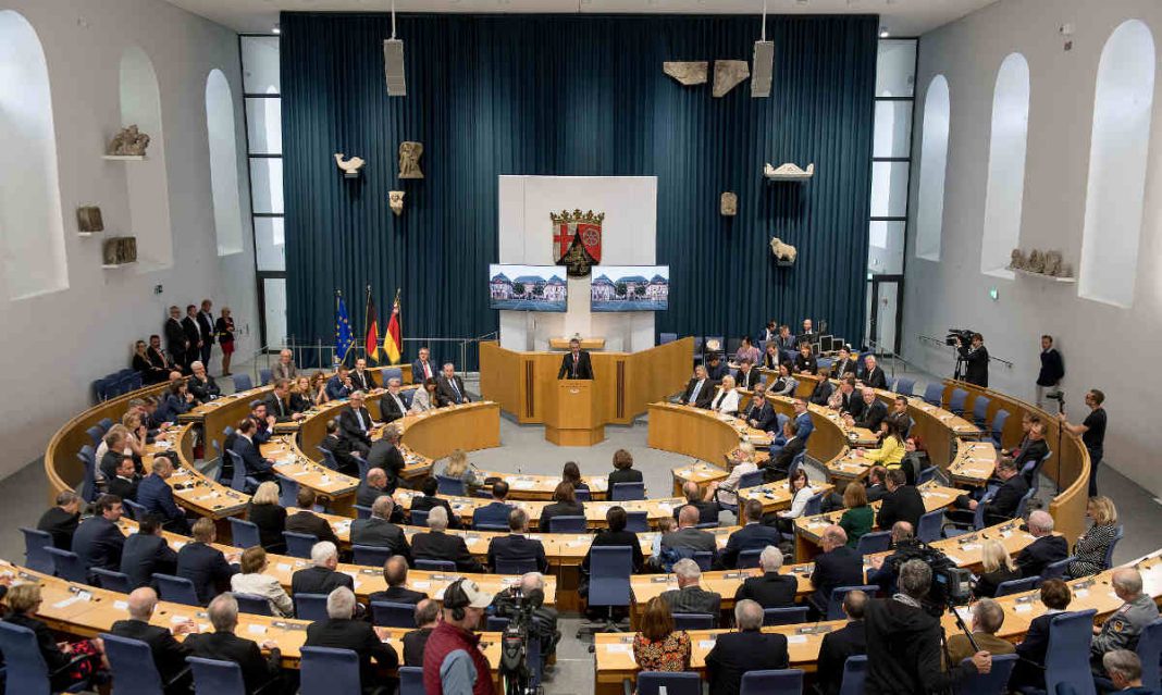 Am 18. Mai feiert der rheinland-pfälzische Landtag traditionell sein großes Verfassungs- und Bürgerfest. Während der Bauarbeiten am historischen Deutschhaus am Rhein findet dieses im Mainzer Landesmuseum statt. (Foto: Landtag Rheinland-Pfalz/Torsten Silz)