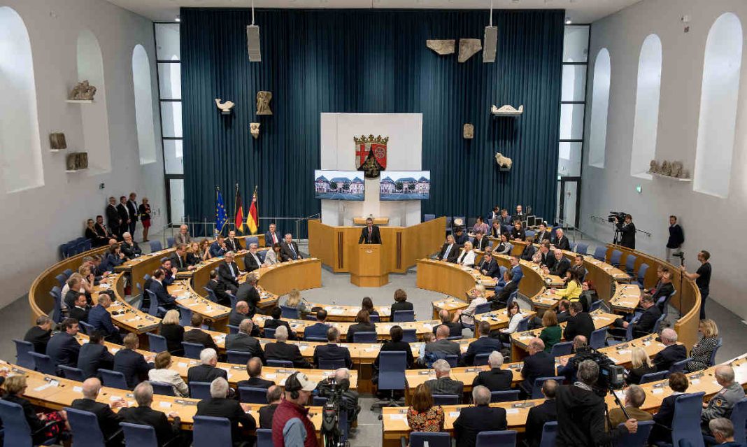 Am 18. Mai feiert der rheinland-pfälzische Landtag traditionell sein großes Verfassungs- und Bürgerfest. Während der Bauarbeiten am historischen Deutschhaus am Rhein findet dieses im Mainzer Landesmuseum statt. (Foto: Landtag Rheinland-Pfalz/Torsten Silz)