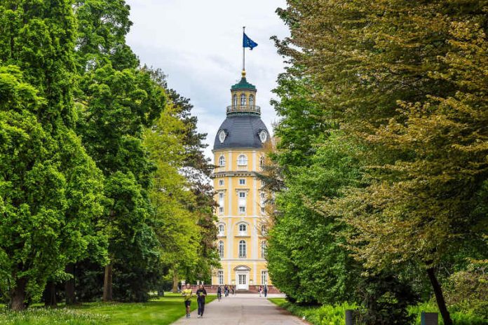 Schloss Karlsruhe (Foto: Pixabay/TH_G) Schloss Karlsruhe (Foto: Pixabay/TH_G)