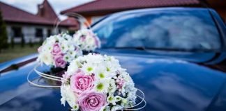 Symbolbild, Auto, Hochzeitwagen, Blumenschmuck © Pixabay