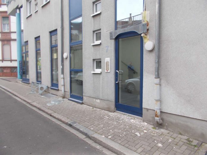 Schaden in der Gabelsbergerstraße (Foto: Polizei RLP)