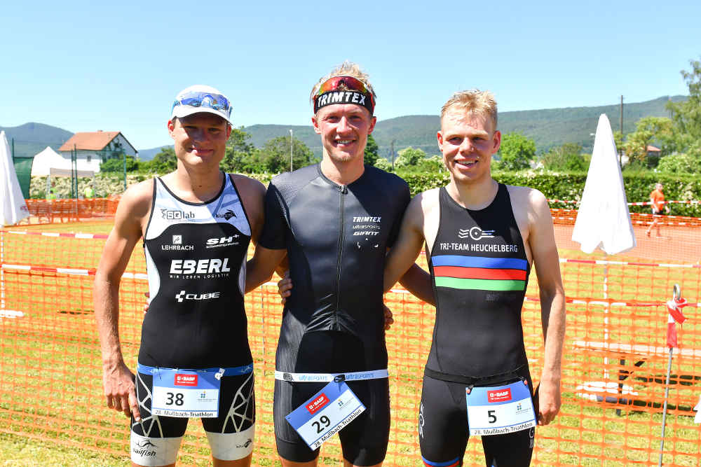 Die Erst- bis Drittplatzierten: v.l.: Julian Erhard, Frederik Henes und Malte Plappert (Foto: PIX-Sportfotos)