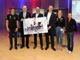 Sebastian Kienle - Professioneller Triathlet , Markus Frank - Dezernent für Wirtschaft Sicherheit und Feuerwehr der Stadt Frankfurt, Oliver Schiek - Geschäftsführer IRONMAN Germany GmbH, Dr. Constantin H. Alsheimer - Vorstandsvorsitzender der Mainova AG, Daniela Bleymehl – Professionelle Triathletin, Anne Haug – Professionelle Triathletin. (Foto: Mainova)