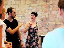 Workshop "Das wird man ja wohl noch sagen dürfen - (M)einen Kompass für Meinungsfreiheit entwickeln" im Hambacher Schloss. Auf dem Foto: Marius Heil und Marie-Christine Dröse (Foto: Stiftung Hambacher Schloss)