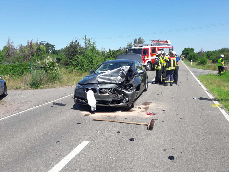 Eines der beschädigten Autos (Foto: Feuerwehr Haßloch)