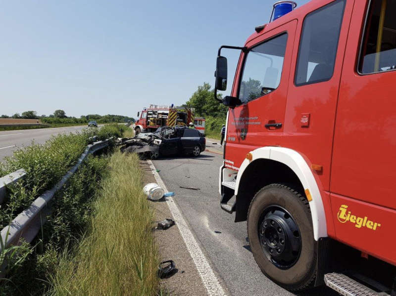 Der Fahrer des Audis verstarb an der Unfallstelle (Foto: Feuerwehr Neustadt)