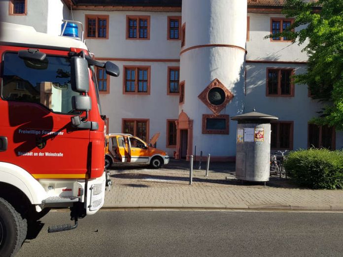 Einsatz vor dem Casimirianum (Foto: Feuerwehr Neustadt)