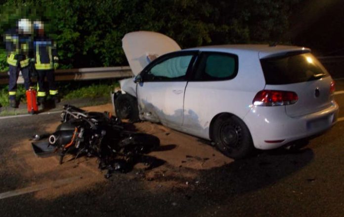 Der Motorradfahrer verstarb an der Unfallstelle (Foto: Polizei RLP)
