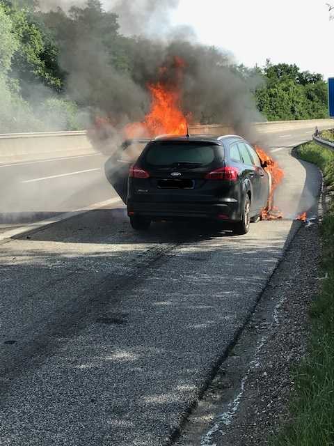Kandel-A65_PKW in Vollbrand Kandel-A65_PKW in Vollbrand