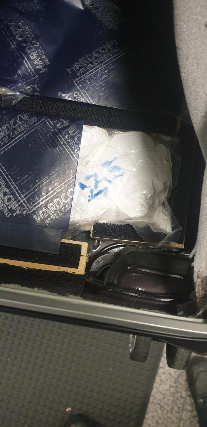 Kokain für 120.000 Euro im Kofferboden versteckt