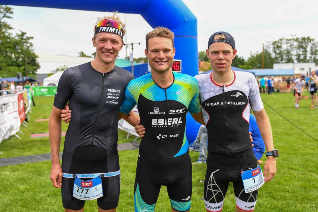 v.l.: Frederik Hennes, Julian Erhardt und Malte Plappert beim Maxdorfer Triathlon (Foto: PIX-Sportfotos)