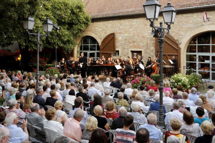 Open Air Konzert im Von-Busch-Hof (Foto: Melanie Hubach)