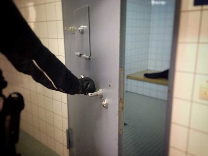 Symbolbild Zelle Symbolbild, Polizei, Verhaftung, Gewahrsam, Zelle