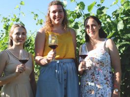 Die drei neuen Majestäten (v.l.): Cheyanne Kristin Frame, Ann-Kathrin Harth und Tina Diels. (Foto: Stadtverwaltung Ingelheim)